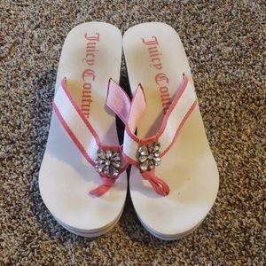 Juicy Couture stacked flip flops size 7/8